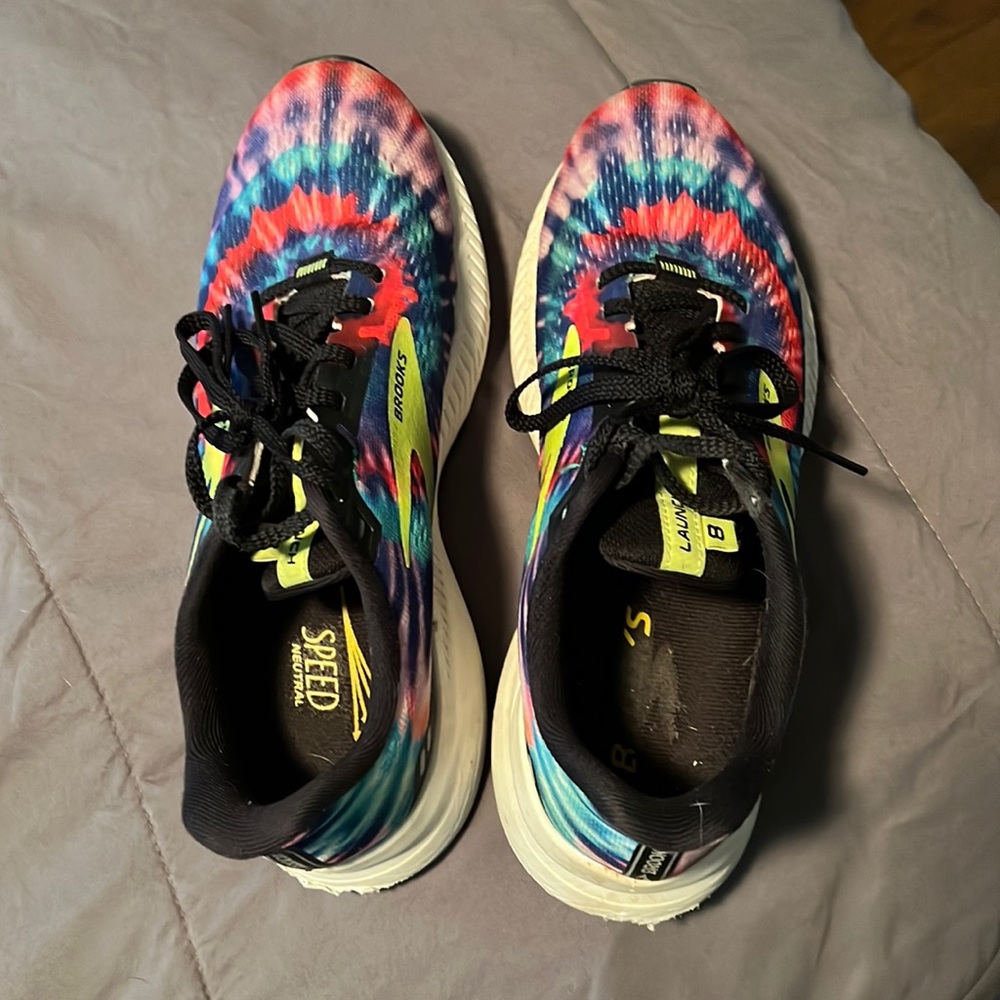 Brooks launch 8 tie dye